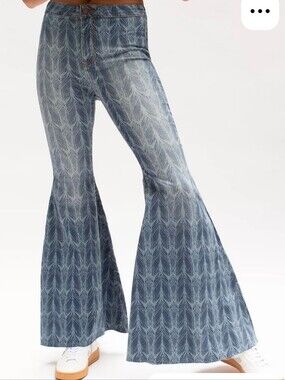 DISO!! Not For Sale.  Free People Feather Print Float On Flare